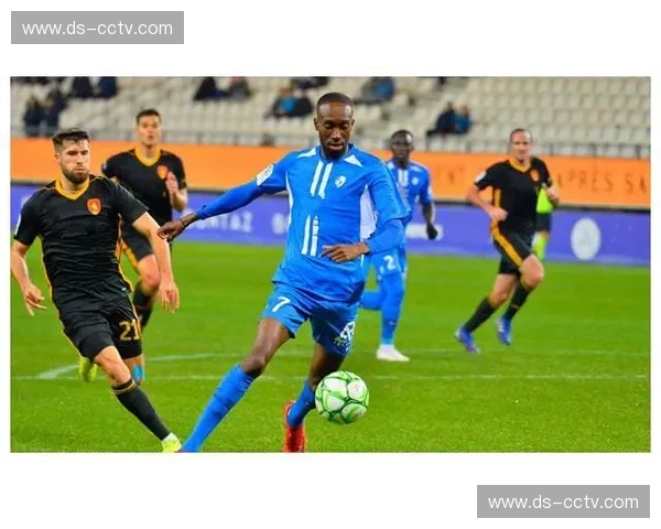 边路转移结合肋部渗透 朗斯5球大胜展现进攻层次