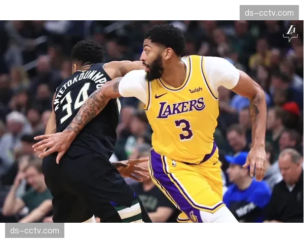 利兹联中场组织核心缺阵 奥卡福背部问题影响球队进攻发起